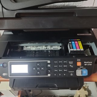 Epson WF-2750 para reparar, funciona escáner y mas