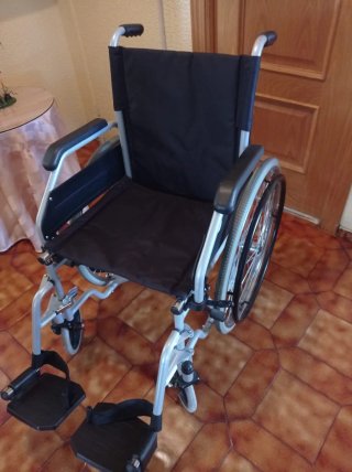 Silla de ruedas nueva!! No se hace envíos.