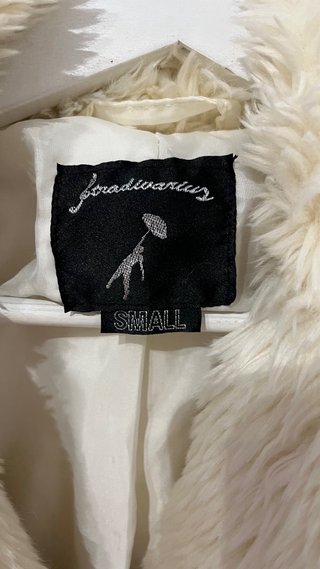 Abrigo de pelo color crema