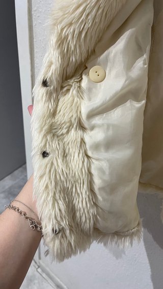 Abrigo de pelo color crema