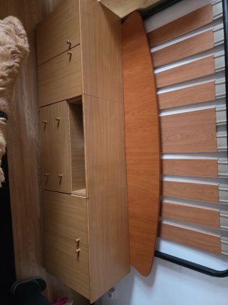 Mueble de madera color beige/marrón