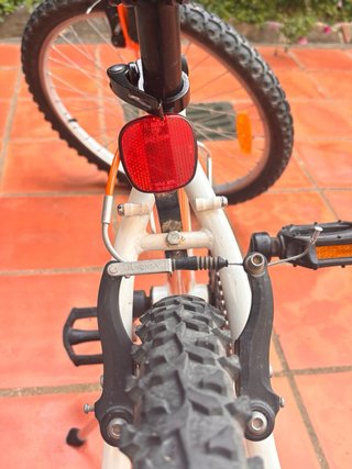 Bicicleta infantil Decathlon 20 con sospensione