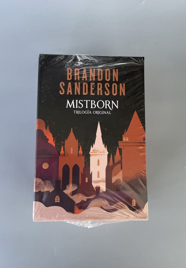 Estuche MISTBORN 1, 2 y 3 edición cantos tintados