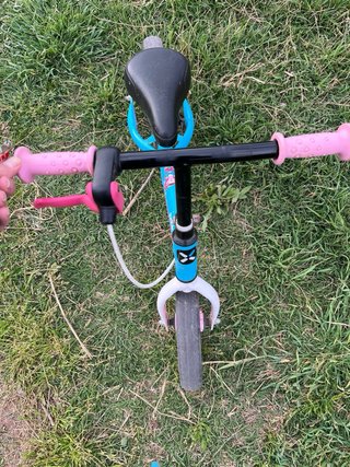 Bicicleta infantil azul y rosa