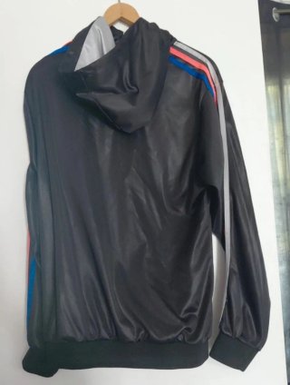 Chaqueta Adidas Negra y Multicolor