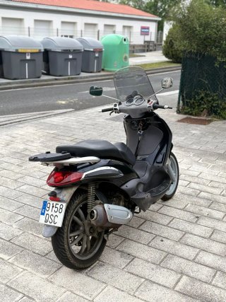 Piaggio Beverly 2500cc Negra