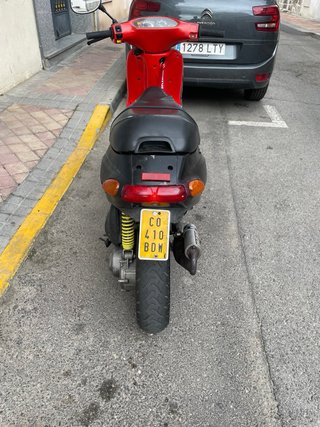 Piaggio Typhoon (storm) 50cc Scooter Roja y Negra
