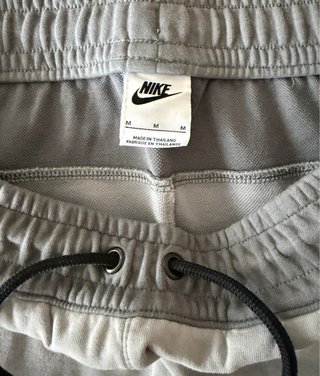 Tres pantalones dos jordan y uno nike