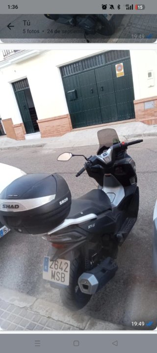 Maxi Scooter Negra y Gris Automática