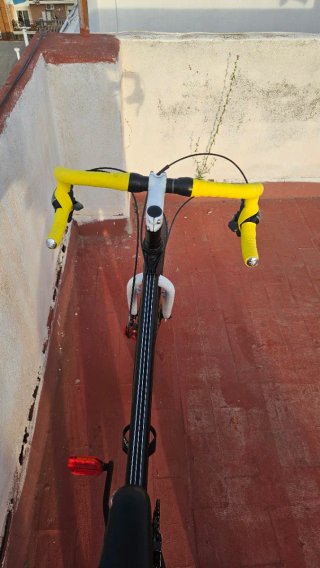 Bicicleta de ciudad negra