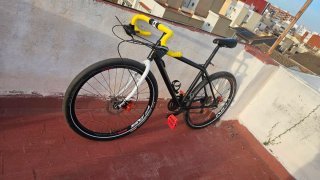 Bicicleta de ciudad negra