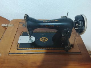 Máquina de coser Alfa antigua