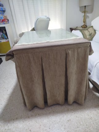 Conjunto de mesa + ropa de mesa + cristal