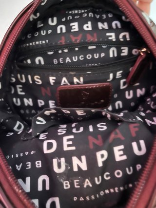 Bolso Naf Naf redondo granate