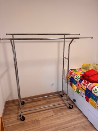 Perchero Ropa Desmontable con Ruedas