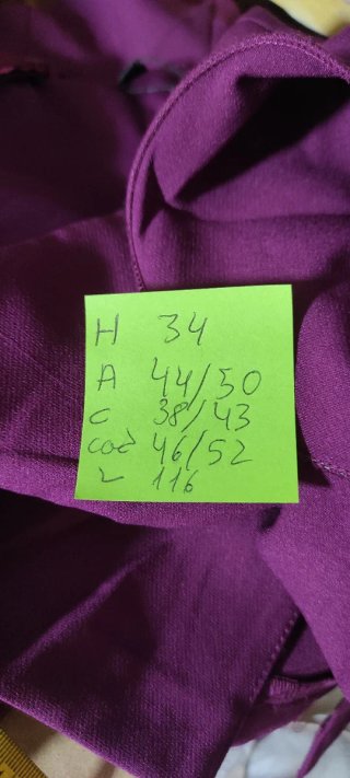 Vestido de fiesta morado con volantes