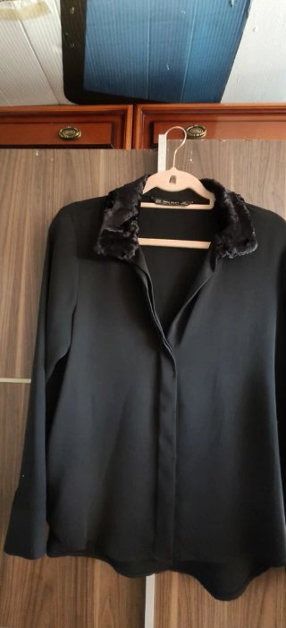 Camisa Zara Negra Talla XL con cuello