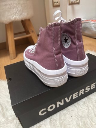 Converse Moradas con Plataforma