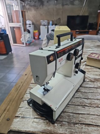 Máquina de coser Alfa