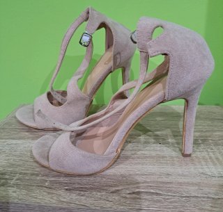 Zapatos de tacón beige