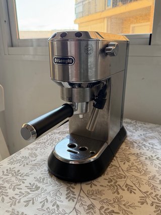Cafetera DeLonghi Dedica EC685