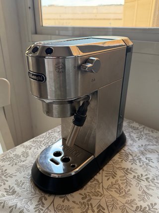 Cafetera DeLonghi Dedica EC685