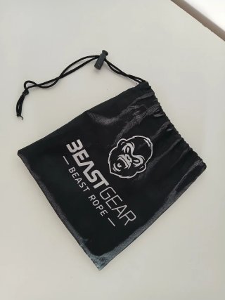 Bolsa Deportiva Beast Gear con cierre ajustable.