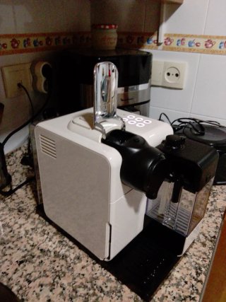 Cafetera Nespresso DeLonghi
