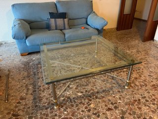 Mesa de centro cristal y metal dorado