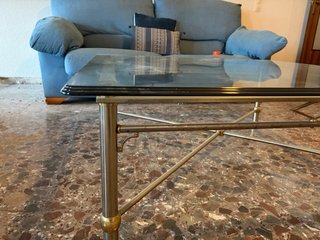 Mesa de centro cristal y metal dorado