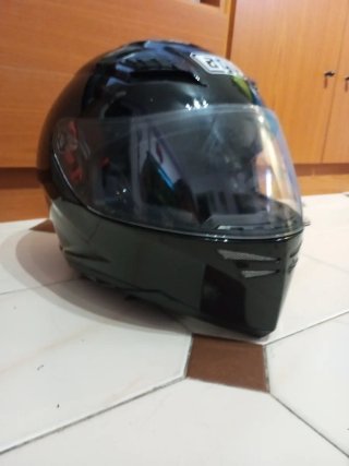 Casco de moto AGV negro