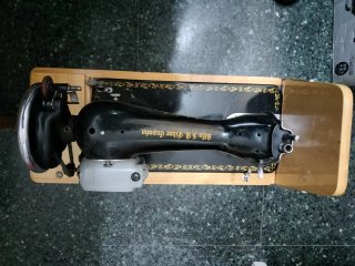 Máquina de coser Alfa Eibar con maletín