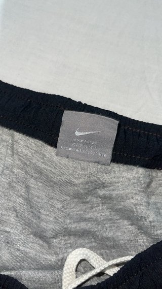 Pantaloni antivento Nike neri e grigi