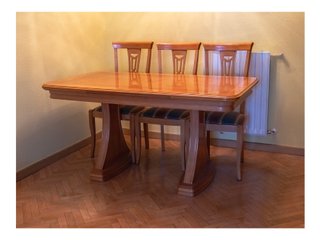 Mesa de comedor y 6 sillas de madera