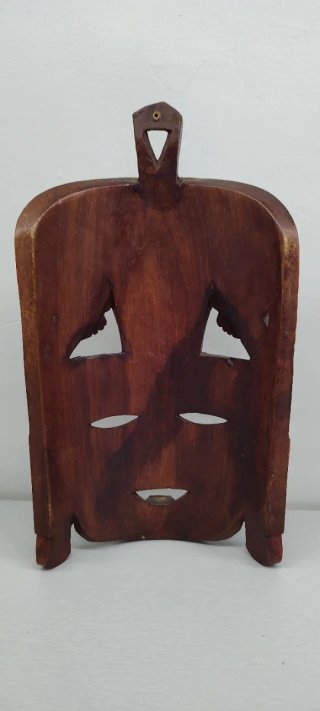 Maschera tribale africana in legno