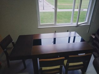 Mesa de comedor y 4 sillas