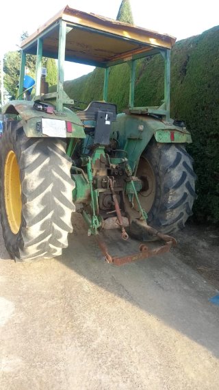 Tractor John Deere 3135 funcionado