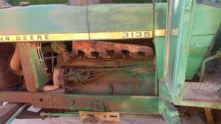 Tractor John Deere 3135 funcionado