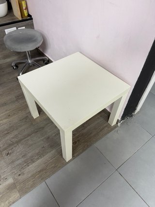 Mesa auxiliar blanca