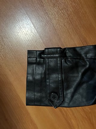Chaqueta negra plastico