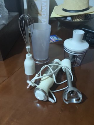 Batidora de mano con accesorios