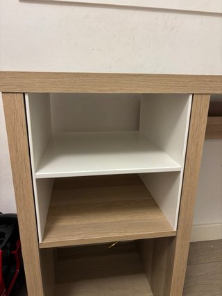 Escritorio efecto roble con estantería
