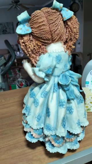 Figura de resina,35cm niña leyendo con perro