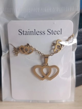 Conjunto collar y pendientes corazón acero