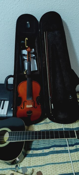 Lote instrumentos musicales: Teclado, Guitarra, Ba