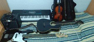 Lote instrumentos musicales: Teclado, Guitarra, Ba
