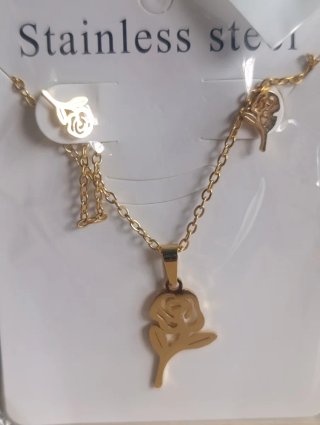 Conjunto collar y pendientes rosa oro