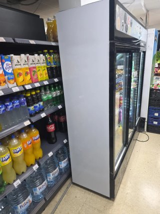 Nevera expositora para tienda