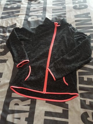 Ropa chica sin estrenar y un uso