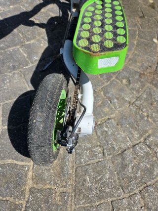 Juguete patinete Fliker, pedales con cadena.